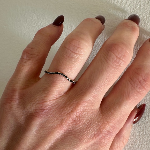 Marrow Fine 14k Gold and black diamond simple wave band - Picture 1 of 15